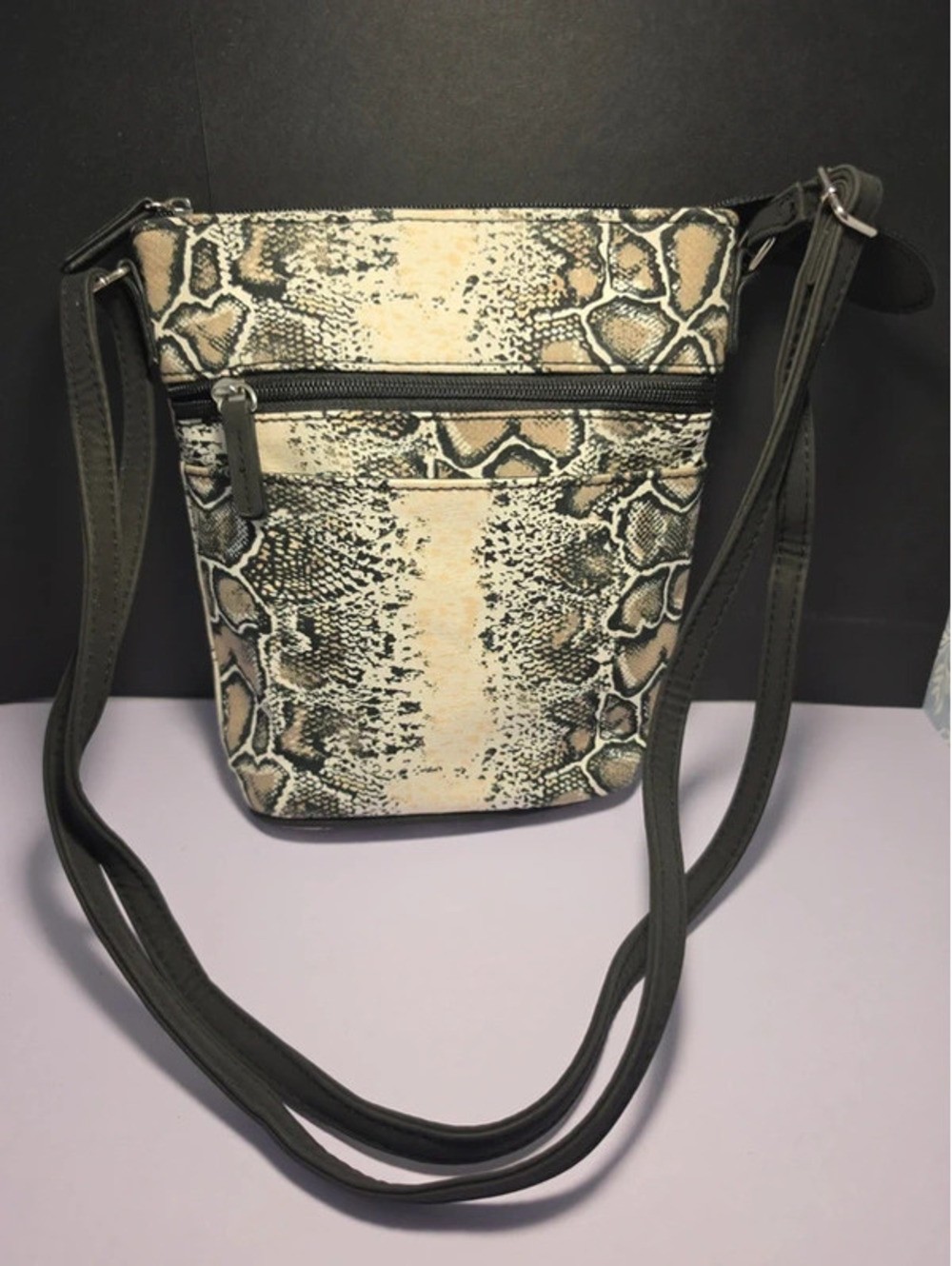 Nice Donna Sharp Cross Body Purse
